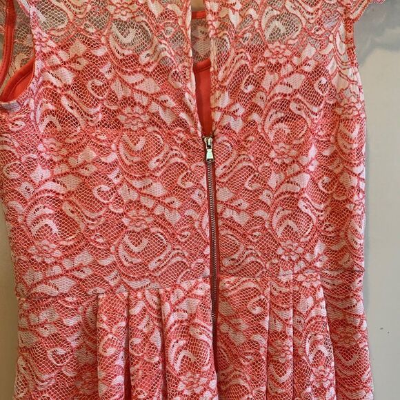 Betsey Johnson dress, sz 8, cream lace over coral lining, short sleeve, EUC - Picture 4 of 16